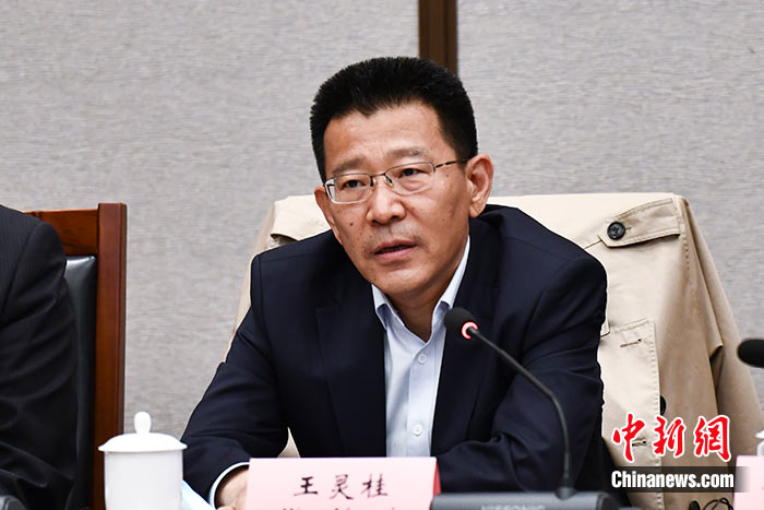 5月16日，由中國社會科學院西藏智庫、中國社會科學院民族學與人類學研究所主辦的第五屆西藏智庫國際論壇在北京舉行。中國社會科學院副院長王靈桂在致辭中表示，今年是西藏和平解放70周年，西藏人民團結奮斗，把貧窮落后的舊西藏建設成經濟發(fā)展、文化繁榮、社會進步、環(huán)境良好、生活幸福的社會主義新西藏，西藏歷史上第一次徹底消滅了絕對貧困，同全國人民一起，西藏各族人民已經走進全面建成小康社會的新時代，進入歷史發(fā)展的新坐標。 <a target='_blank' ><p  align=