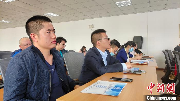 圖為培訓(xùn)會現(xiàn)場?！∝暽＠?攝