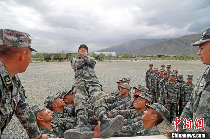 信任背摔?！《魏晡?攝