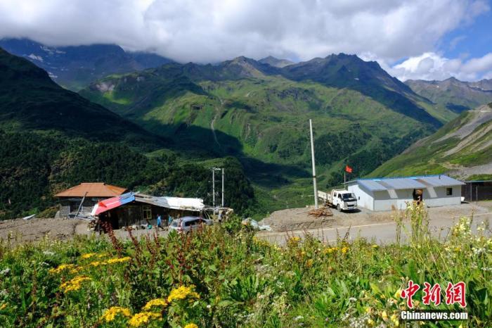 圖為8月6日，玉麥鄉(xiāng)卓嘎、央宗姐妹的牧場(chǎng)風(fēng)光。 <a target='_blank' ></p><p  align=