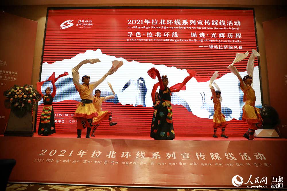 文藝表演。人民網(wǎng) 次仁羅布攝