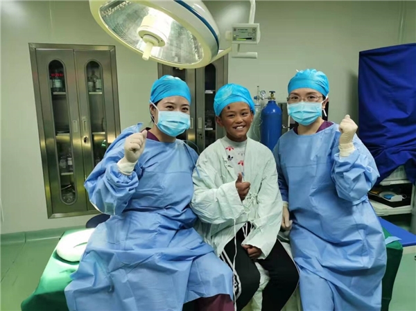 “點亮明眸”援藏斜視手術醫(yī)生楊英:穿上戰(zhàn)袍去戰(zhàn)斗