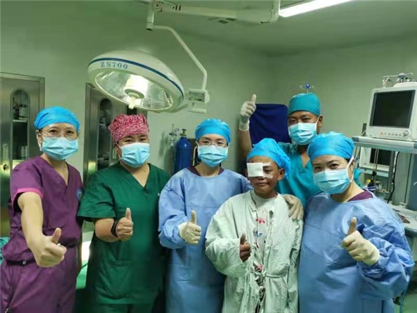 “點亮明眸”援藏斜視手術醫(yī)生楊英:穿上戰(zhàn)袍去戰(zhàn)斗