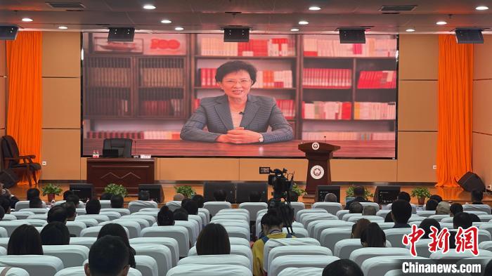 中國數(shù)百名專家學(xué)者齊聚共商西藏“穩(wěn)定、發(fā)展、生態(tài)、強(qiáng)邊”四件大事