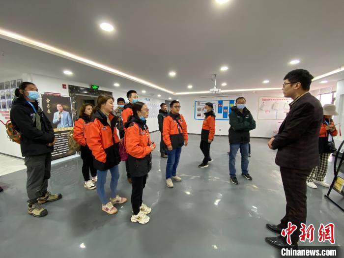 圖為2021瀾湄萬里行中外媒體在昌都新區(qū)采訪。　李江寧 攝