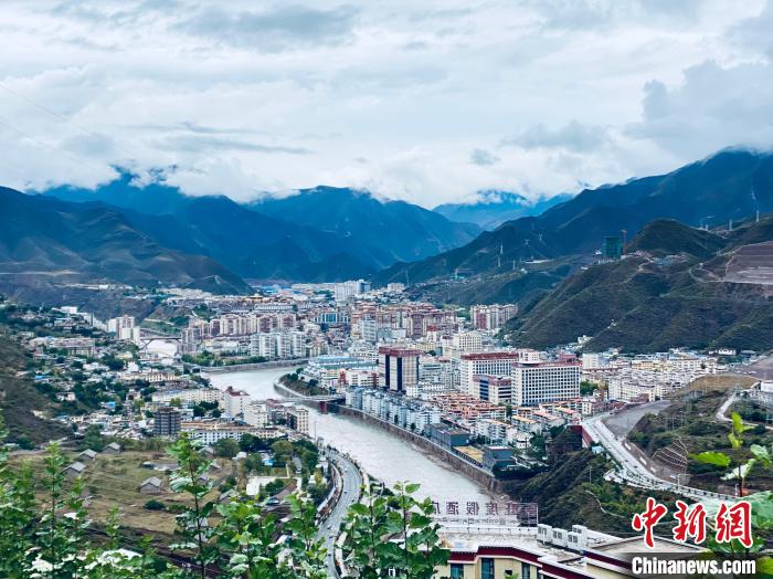 圖為“藏東明珠”昌都?！±罱瓕?攝