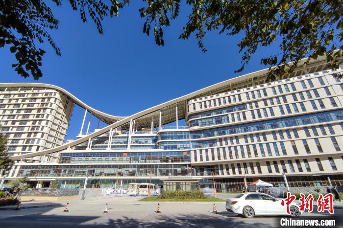 圖為西藏自治區(qū)婦產(chǎn)兒童醫(yī)院，該院填補(bǔ)了西藏沒有省級(jí)兒童醫(yī)院(婦幼保健院)的空白?！〗w波 攝