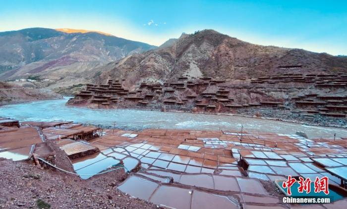 資料圖為芒康千年古鹽田。 <a target='_blank' ><p  align=