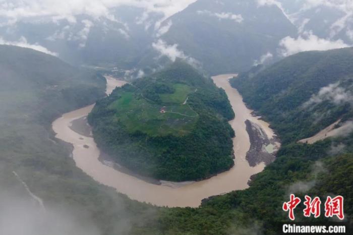 雅魯藏布江果果塘大拐彎。