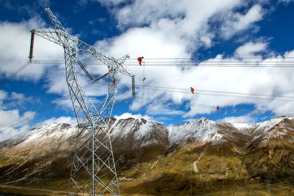 藏中聯(lián)網(wǎng)工程建設(shè)，銀線上的“舞者” 。盧忠東攝