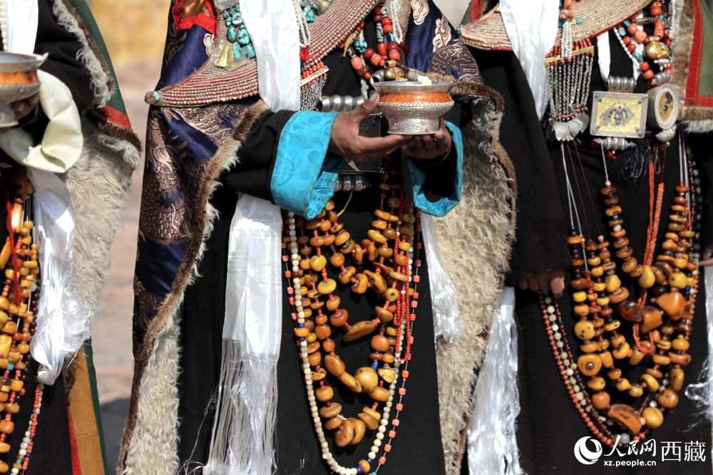 獨具特色的“飛天服飾”。人民網(wǎng) 李海霞攝