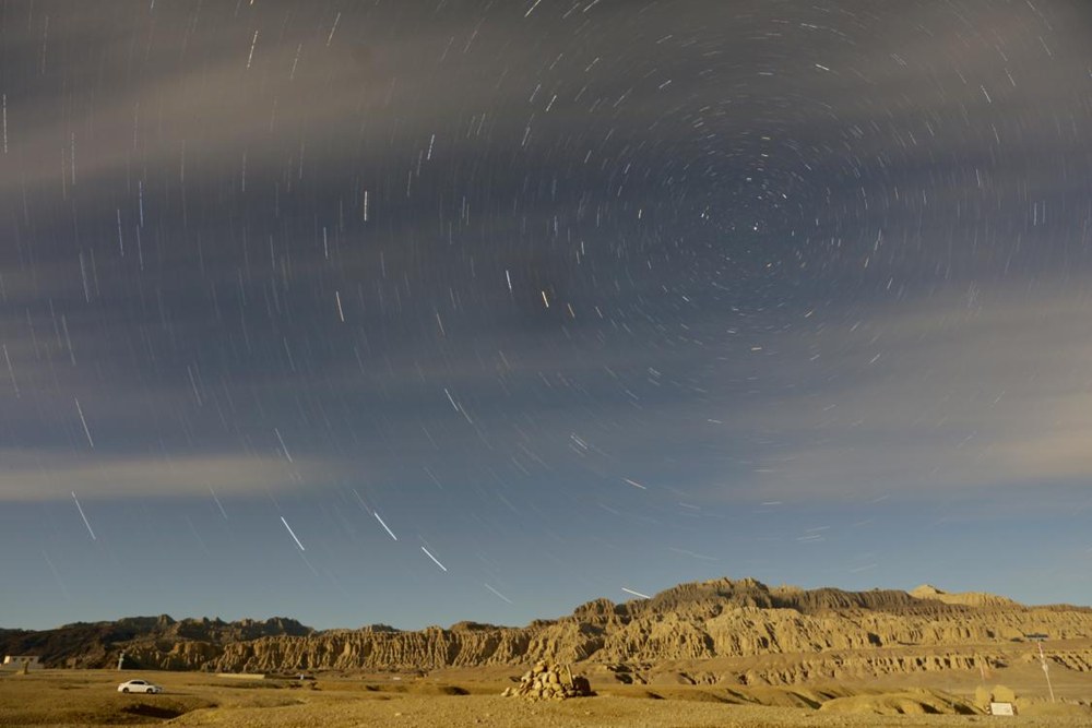 札達(dá)土林上空的星空。旦真次旦攝