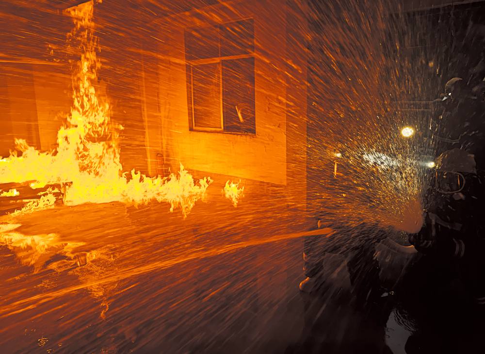 滅火救援演練，畫面震撼。