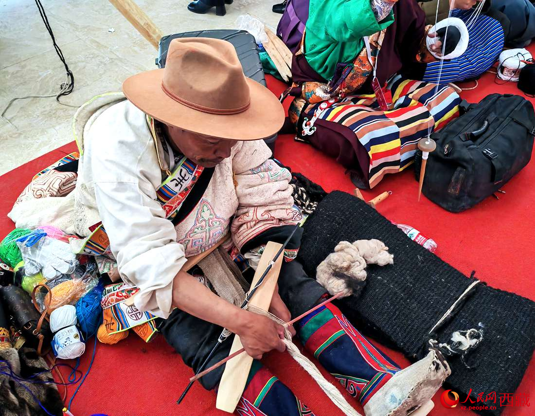 編織技能展示。人民網(wǎng) 李海霞攝