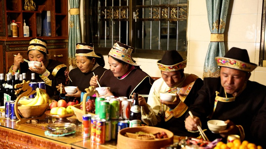 吃“古突”。