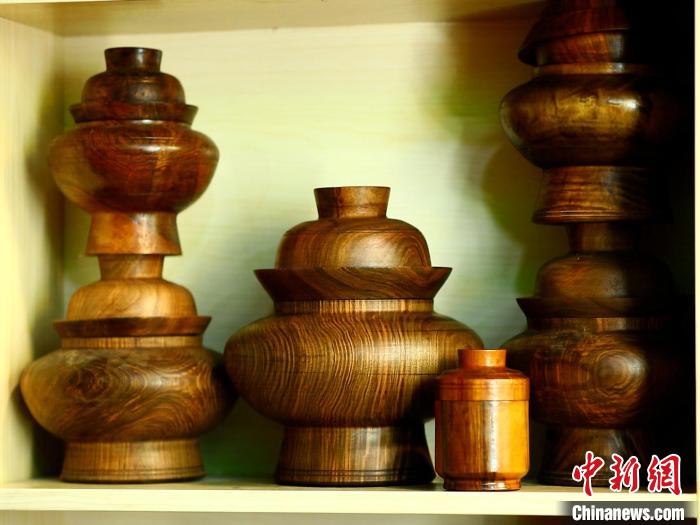 圖為各種木碗成品?！?鄧巴 　攝