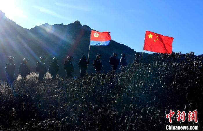 1月6日，移民警察正在乃堆拉巡邏?！±盍?攝