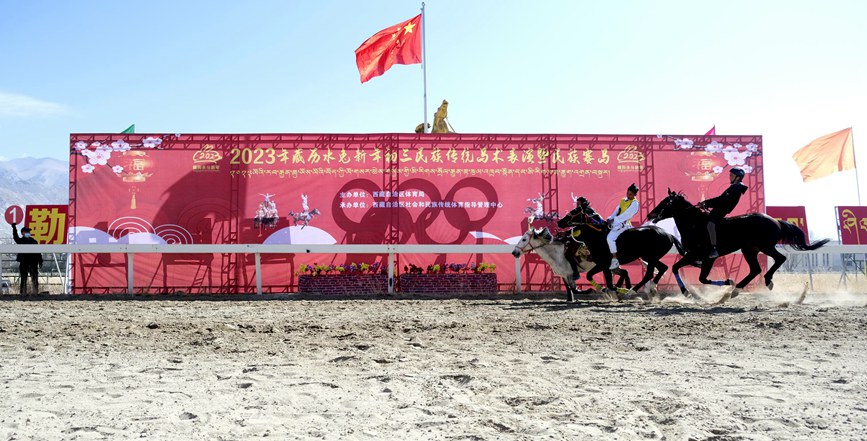 藏歷新年，精彩的馬術表演。潘多攝