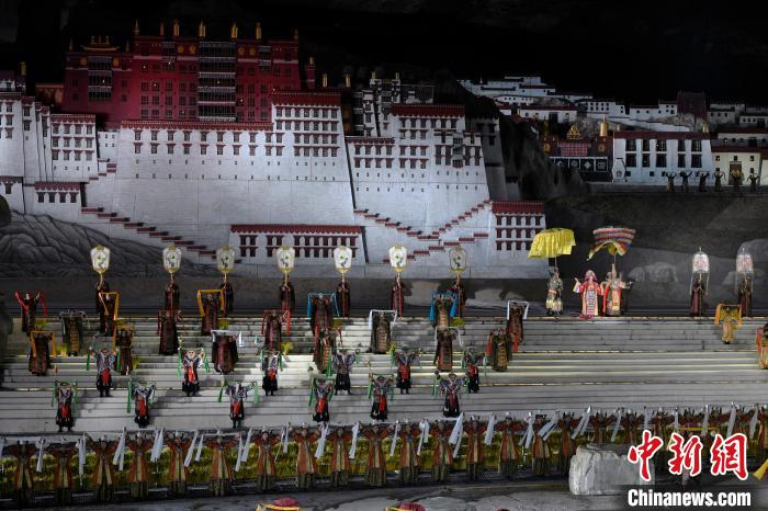 3月17日，西藏拉薩，《文成公主》大型史詩劇演出現(xiàn)場?！±盍?攝