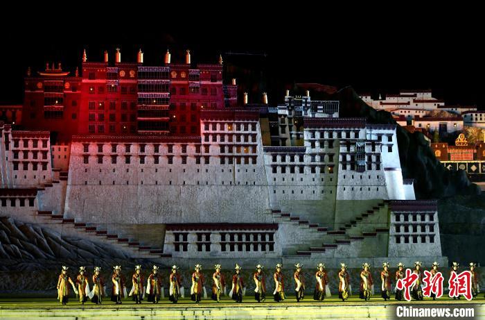 3月17日，西藏拉薩，《文成公主》大型史詩劇演出現(xiàn)場?！±盍?攝