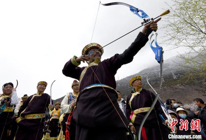 3月28日，選手參加響箭比賽?！±盍?攝