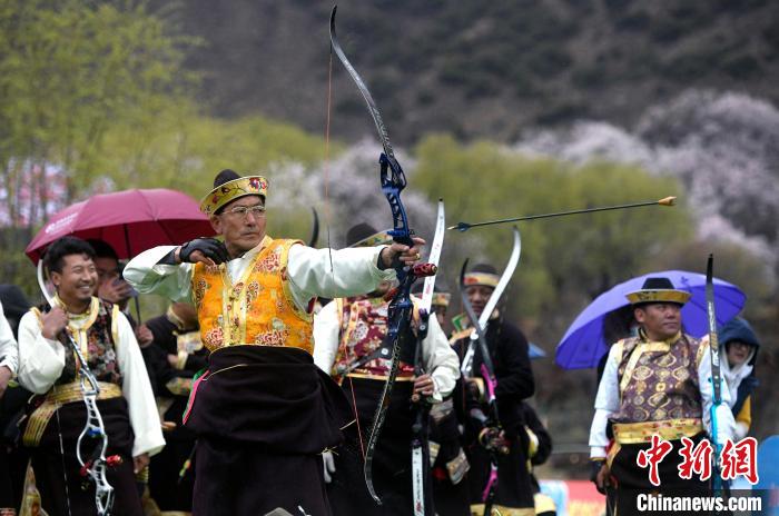 3月28日，選手參加響箭比賽?！±盍?攝