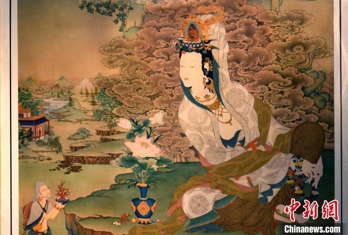 圖為5月16日，展覽中新創(chuàng)唐卡作品《靜息觀音》(局部)?！±盍?攝