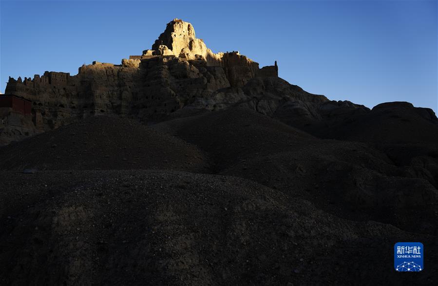 (新華全媒+)(14)國道之行 從雪山奔向大海丨古格落日