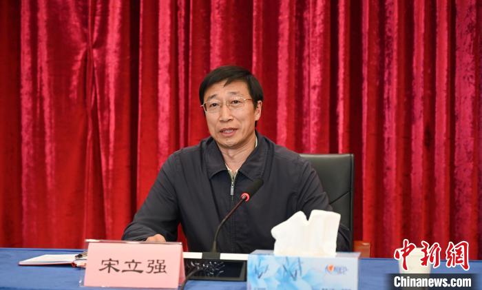 圖為西藏自治區(qū)黨委組織部副部長(zhǎng)、第十批援藏干部人才總領(lǐng)隊(duì)宋立強(qiáng)致辭。