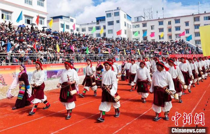 圖為西藏昌都市第九屆三江茶馬文化藝術(shù)節(jié)(芒康會(huì)場)開幕式現(xiàn)場?！〔际忻⒖悼h委宣傳部供圖