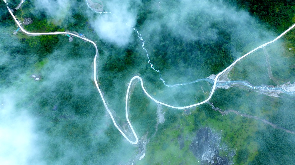 青山綠水生態(tài)優(yōu)。益西曲批攝