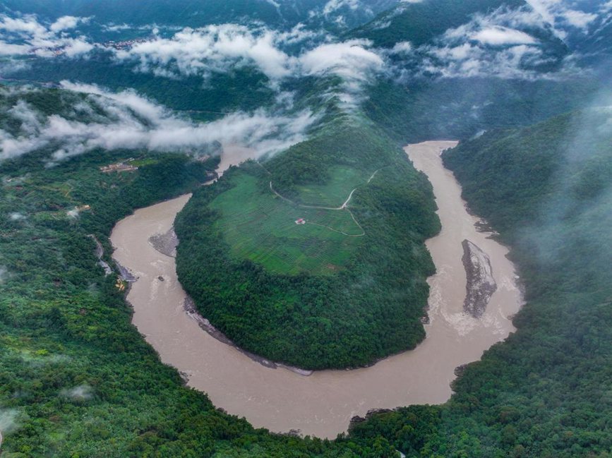 雅魯藏布江果果塘大拐彎。張澤坤攝