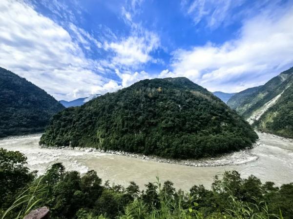 幾代建設(shè)者，歷經(jīng)半個(gè)多世紀(jì)完成！這是一條怎樣的公路？