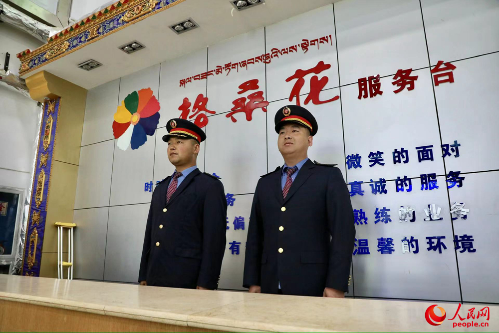 那曲火車站格桑花服務(wù)臺(tái)。人民網(wǎng)記者 次仁羅布攝