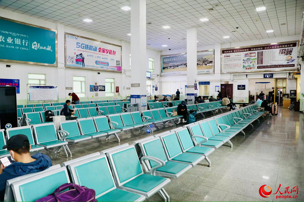 火車站內(nèi)景。人民網(wǎng)記者 次仁羅布攝