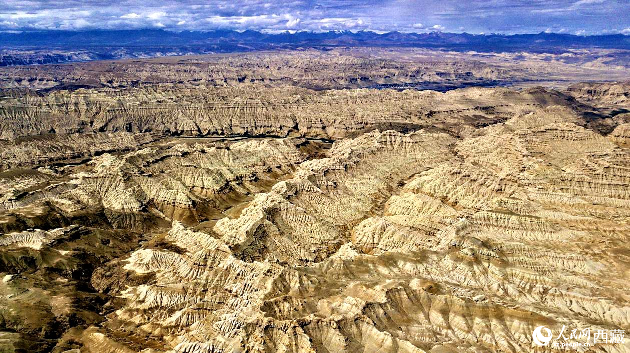 鳥(niǎo)瞰西藏阿里地區(qū)札達(dá)土林國(guó)家地質(zhì)公園。