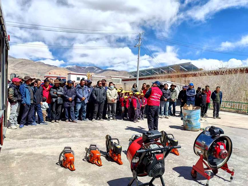 阿里地區(qū)文明實(shí)踐消防技能科普現(xiàn)場