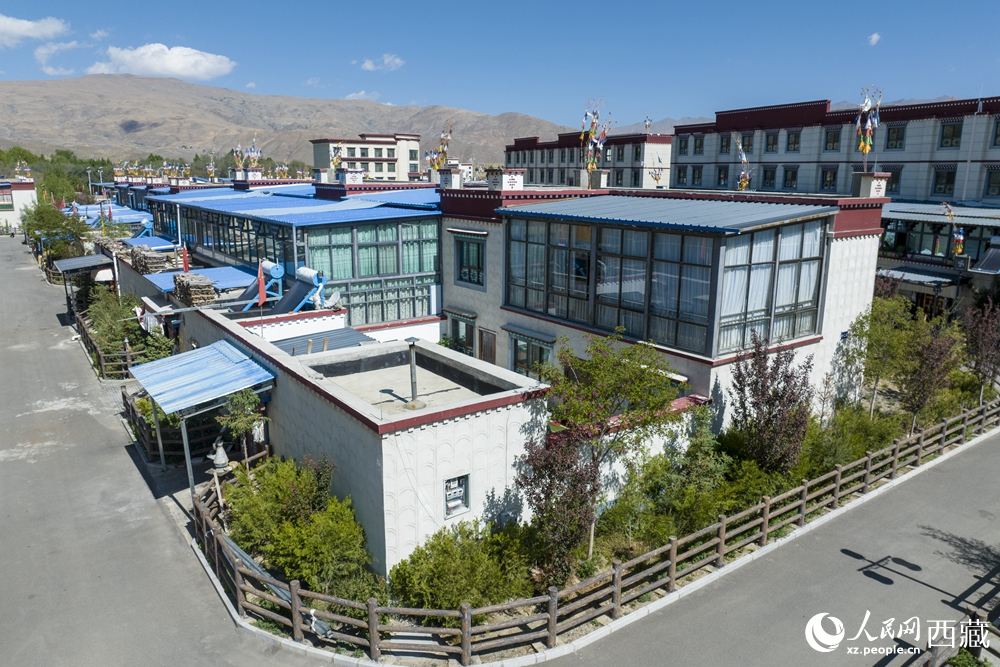 寬敞明亮的藏式民居。人民網(wǎng)記者 次仁羅布攝