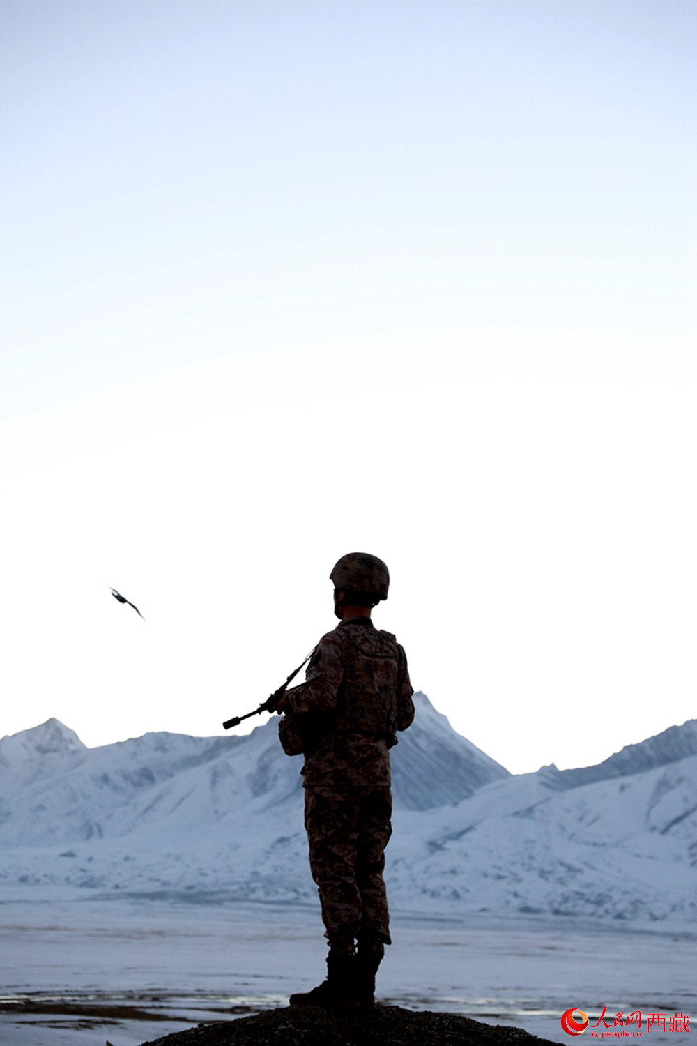 官兵在站崗。人民日?qǐng)?bào)記者 瓊達(dá)卓嘎攝