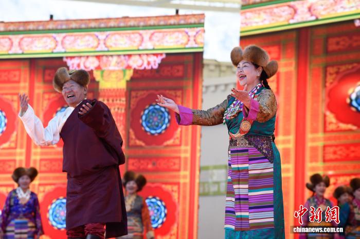 (新春見(jiàn)聞)西藏拉薩:藏鄉(xiāng)歡歌賀新年民族團(tuán)結(jié)慶新春