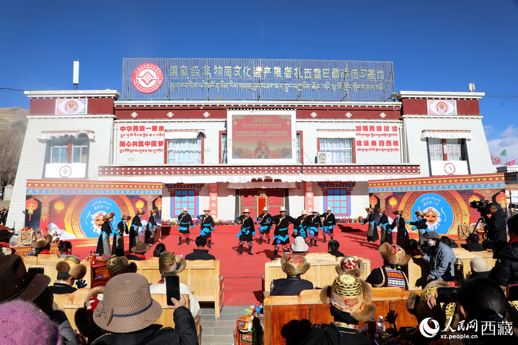 雅礱“村晚”鬧新春。人民網(wǎng)記者 吳雨仁攝