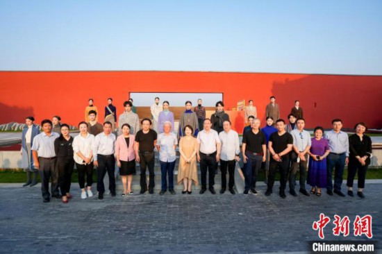 近40套藏式針織系列時(shí)裝亮相2022北京時(shí)裝周?！”本r(shí)裝周供圖