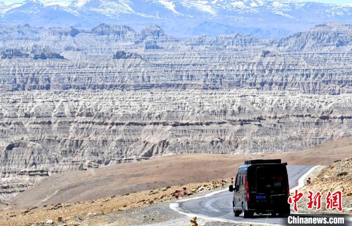 4月5日，西藏阿里札達(dá)土林?！±盍?攝