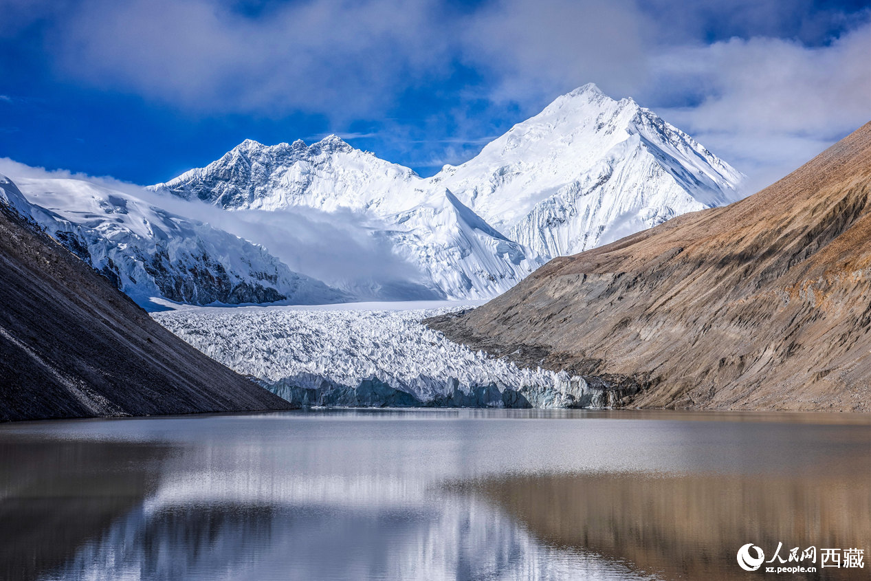 珠峰冰川位于日喀則市定日縣。