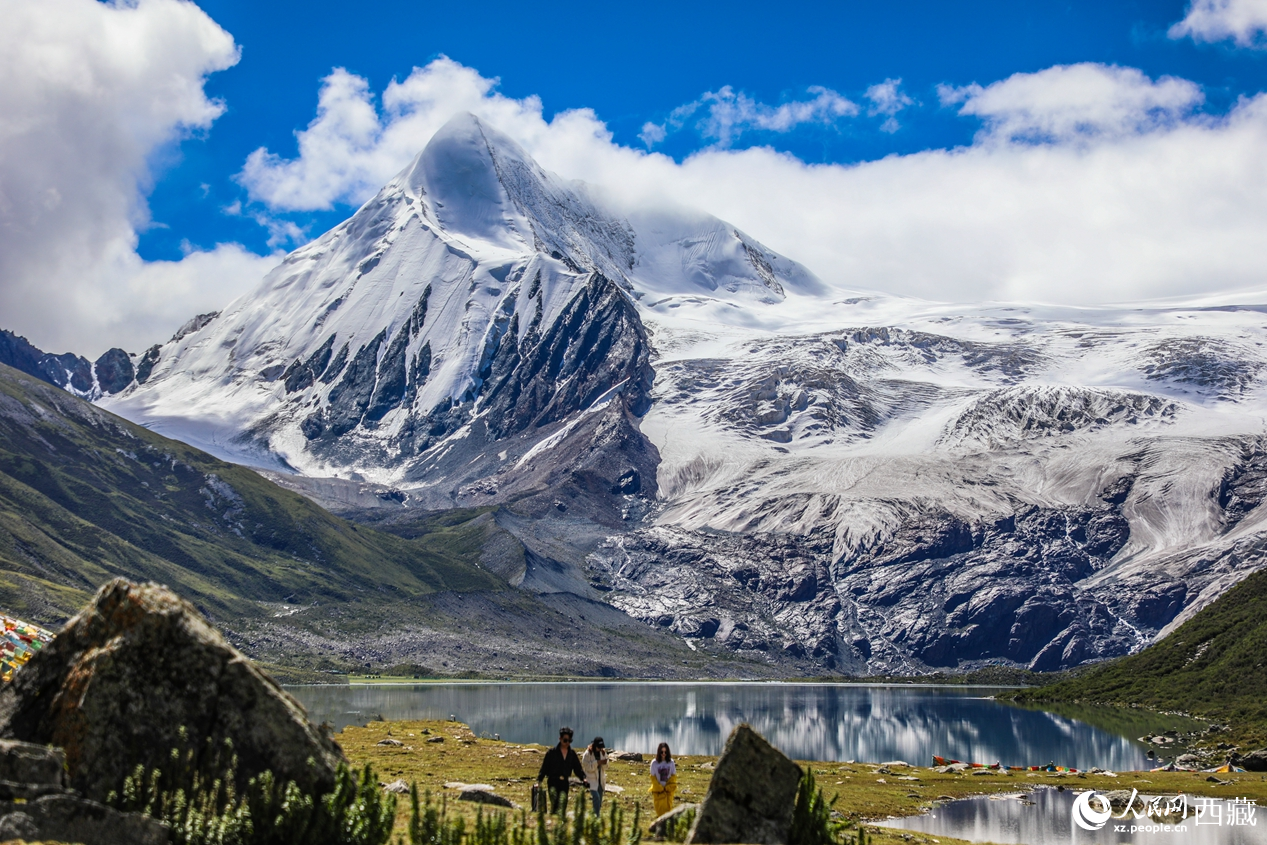 薩普冰川位于那曲東部比如縣境內(nèi)。