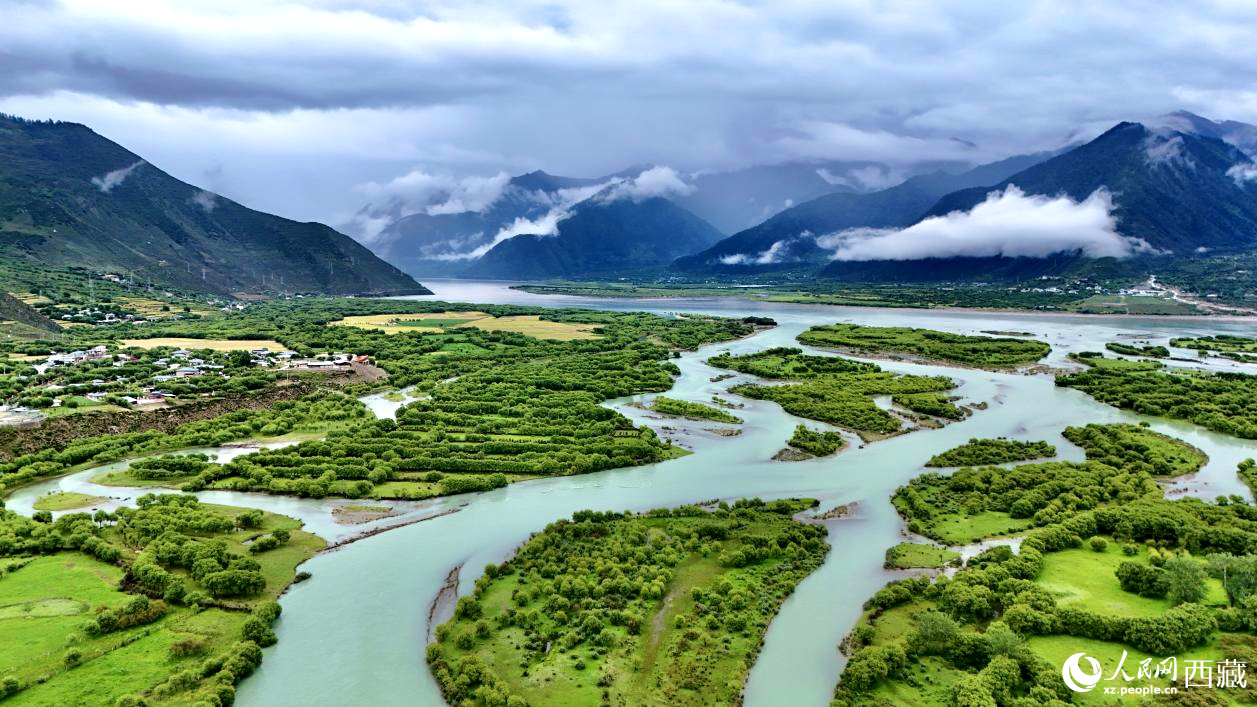 西藏林芝市雅尼國家濕地公園風(fēng)景如畫。