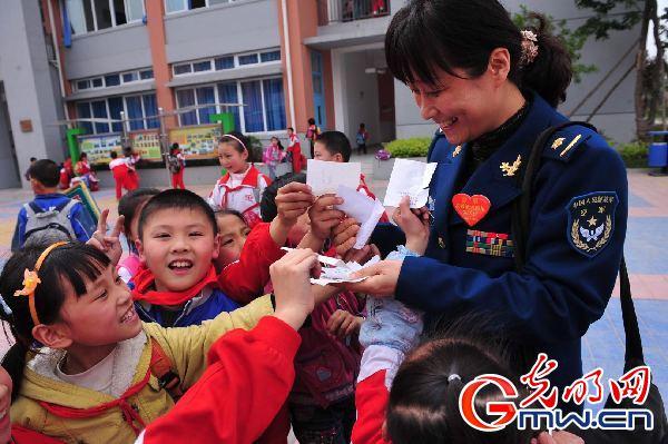 【我和軍隊的不解之緣】“先是軍人，才是媽媽”