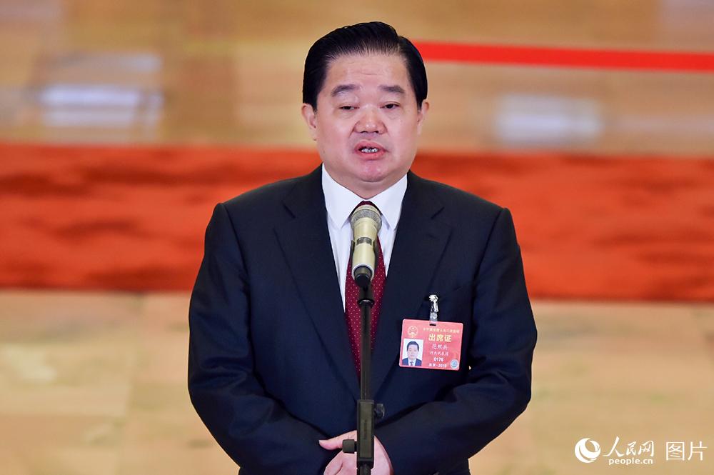 全國人大代表、河北省人大常委會黨組書記、常務(wù)副主任范照兵。