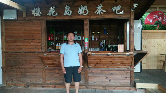 徐學(xué)書與他的奶茶店（貴州日報當代融媒體 李娟 攝）.jpg