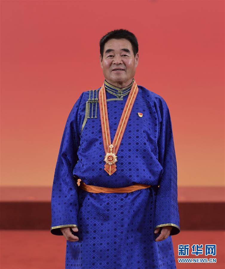（奮斗百年路　啟航新征程·“七一勛章”獲得者·圖文互動）（2）“草原之子”廷·巴特爾：讓草原綠起來，幫牧民富起來